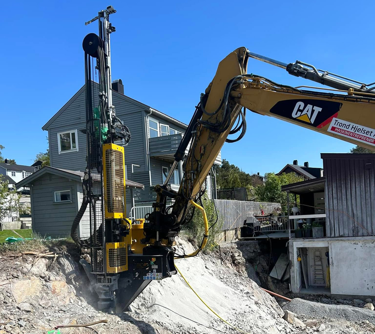 Erfarne fagfolk utfører grunnarbeid i Molde for solide og varige resultater - Trond Hjelset AS